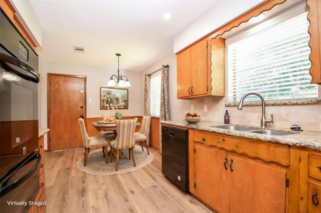 2303 Willow Boulevard, Pearland, TX 77581