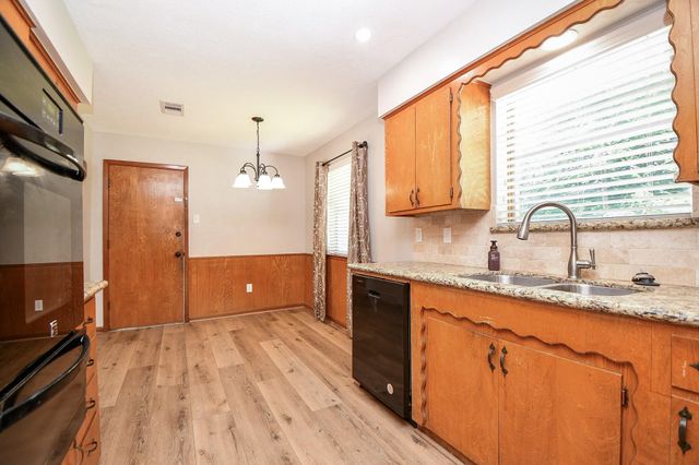 2303 Willow Boulevard, Pearland, TX 77581