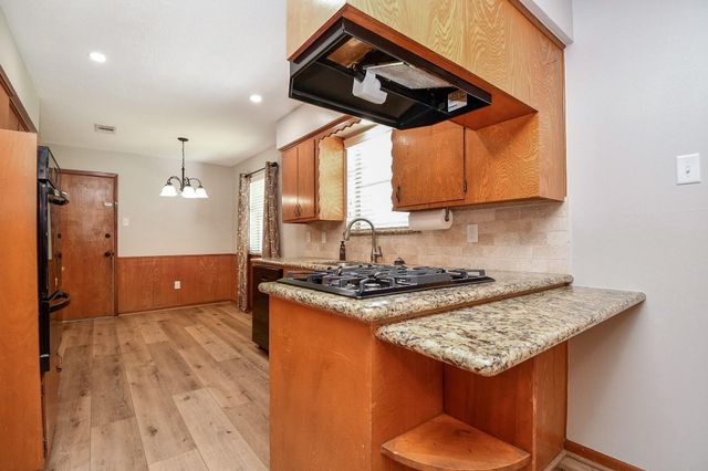 2303 Willow Boulevard, Pearland, TX 77581