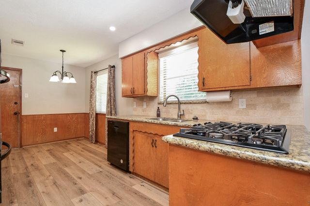2303 Willow Boulevard, Pearland, TX 77581