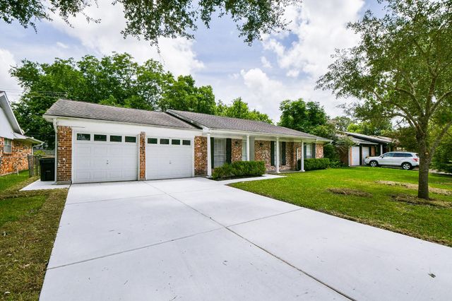 2303 Willow Boulevard, Pearland, TX 77581
