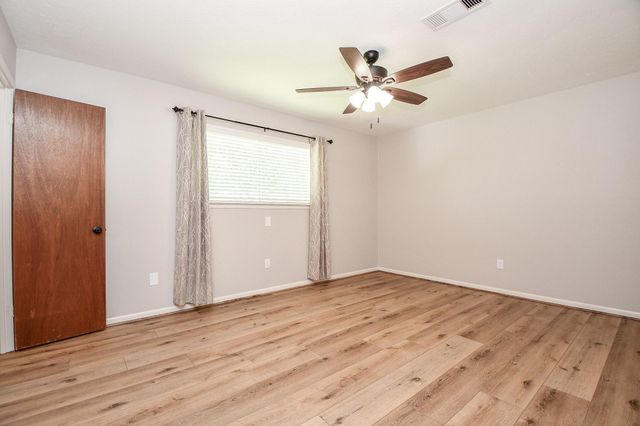 2303 Willow Boulevard, Pearland, TX 77581