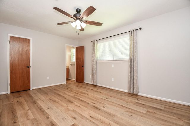 2303 Willow Boulevard, Pearland, TX 77581