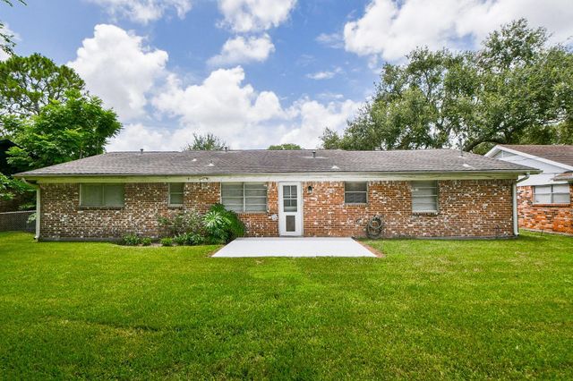 2303 Willow Boulevard, Pearland, TX 77581
