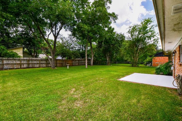 2303 Willow Boulevard, Pearland, TX 77581
