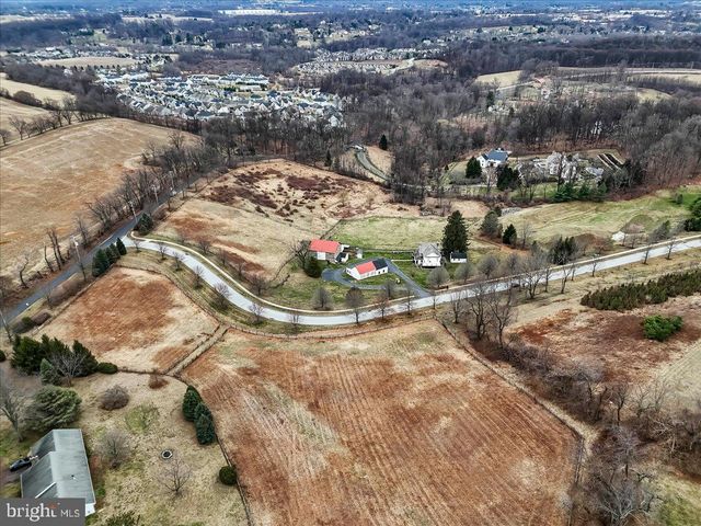 2563 VERONICA DR, Chester Springs, PA 19425