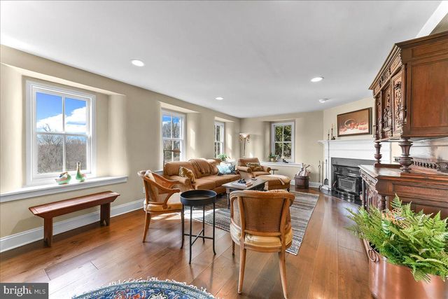 2563 VERONICA DR, Chester Springs, PA 19425