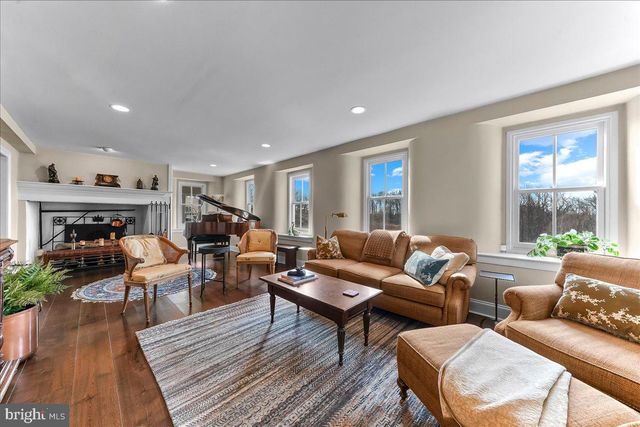 2563 VERONICA DR, Chester Springs, PA 19425