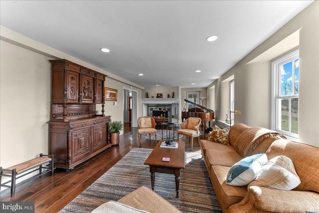 2563 VERONICA DR, Chester Springs, PA 19425