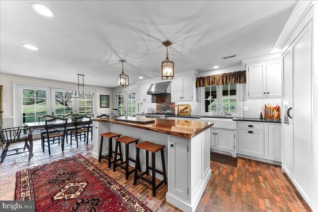 2563 VERONICA DR, Chester Springs, PA 19425