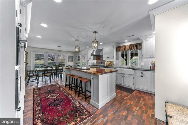 2563 VERONICA DR, Chester Springs, PA 19425