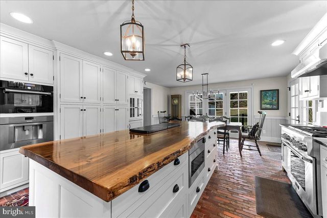 2563 VERONICA DR, Chester Springs, PA 19425