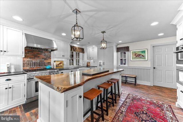 2563 VERONICA DR, Chester Springs, PA 19425