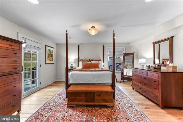 2563 VERONICA DR, Chester Springs, PA 19425