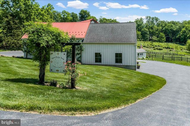 2563 VERONICA DR, Chester Springs, PA 19425