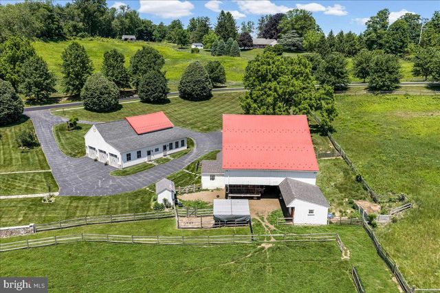 2563 VERONICA DR, Chester Springs, PA 19425
