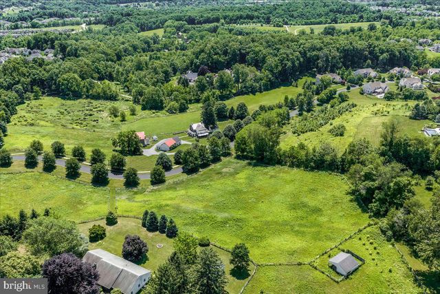 2563 VERONICA DR, Chester Springs, PA 19425
