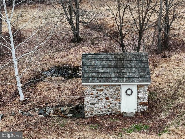 2563 VERONICA DR, Chester Springs, PA 19425