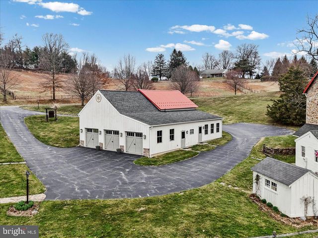 2563 VERONICA DR, Chester Springs, PA 19425