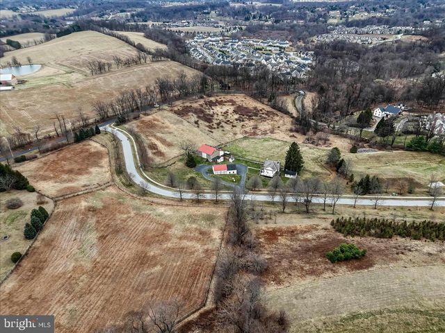 2563 VERONICA DR, Chester Springs, PA 19425