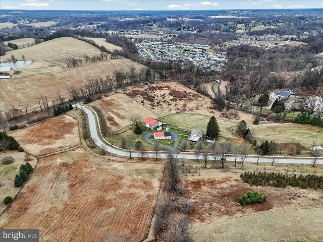 2563 VERONICA DR, Chester Springs, PA 19425