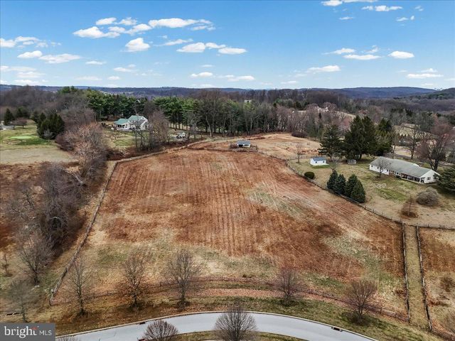 2563 VERONICA DR, Chester Springs, PA 19425