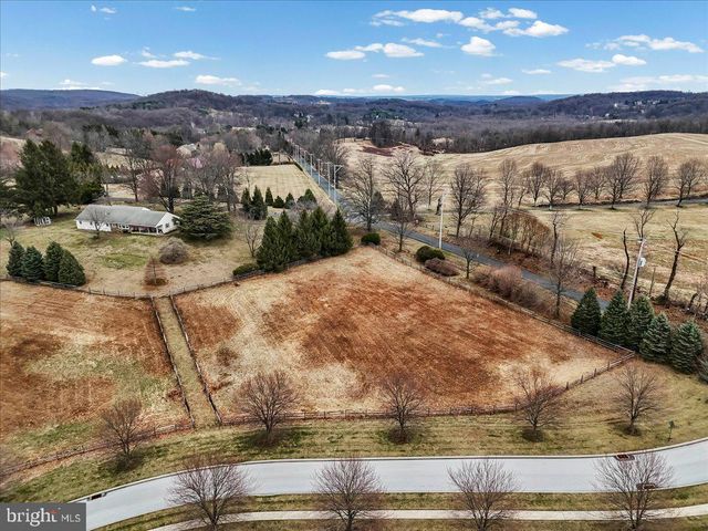 2563 VERONICA DR, Chester Springs, PA 19425