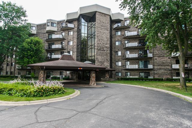 1275 E Baldwin Lane 306, Palatine, IL 60074