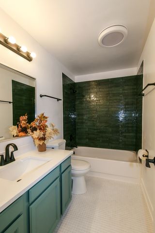1275 E Baldwin Lane 306, Palatine, IL 60074