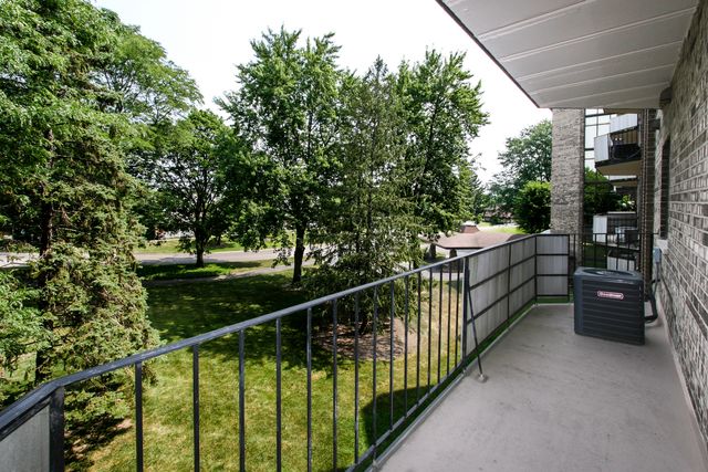 1275 E Baldwin Lane 306, Palatine, IL 60074
