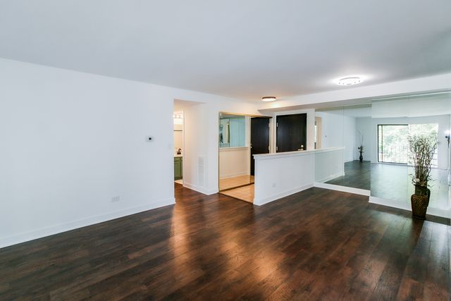 1275 E Baldwin Lane 306, Palatine, IL 60074