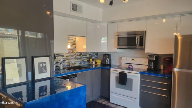 5429 N Black Cyn Highway, Phoenix, AZ 85015