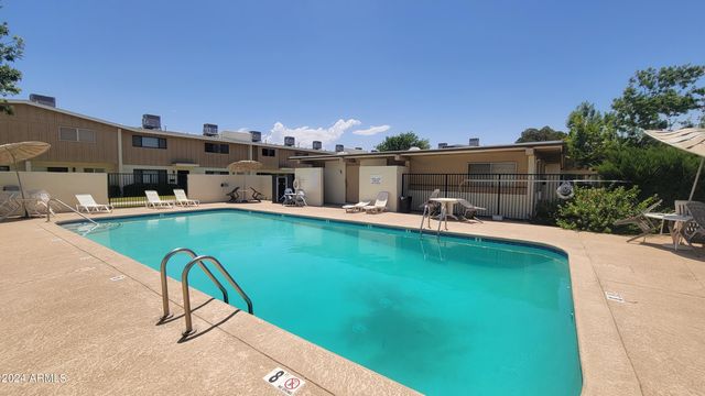 5429 N Black Cyn Highway, Phoenix, AZ 85015