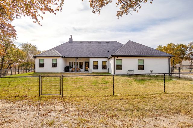 324 Zion Forest Trail, Poolville, TX 76487
