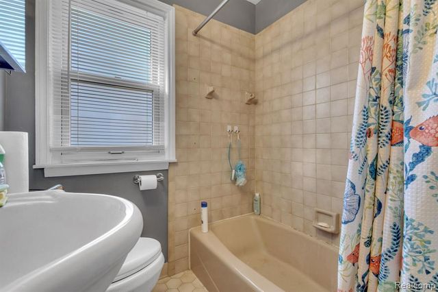 2129 Geneva Street, Dearborn, MI 48124