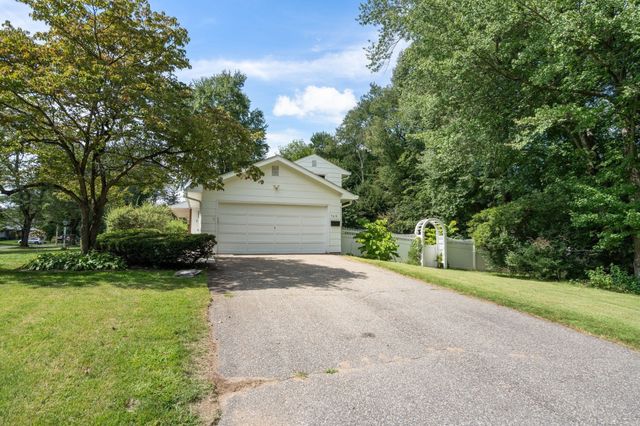 326 Williams, Longmeadow, MA 01106