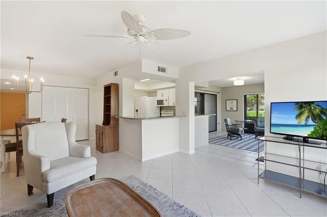 5765 Trailwinds DR 111, Fort Myers, FL 33907