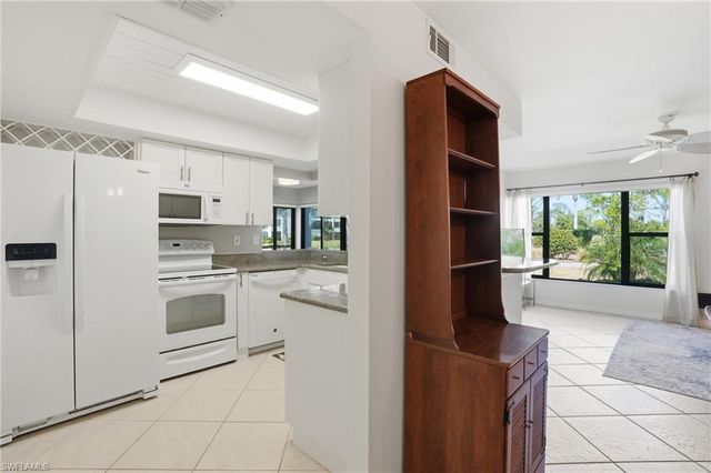 5765 Trailwinds DR 111, Fort Myers, FL 33907