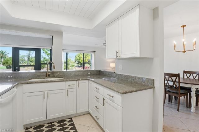 5765 Trailwinds DR 111, Fort Myers, FL 33907