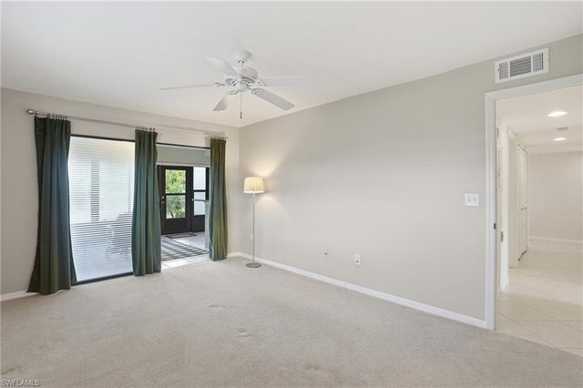 5765 Trailwinds DR 111, Fort Myers, FL 33907