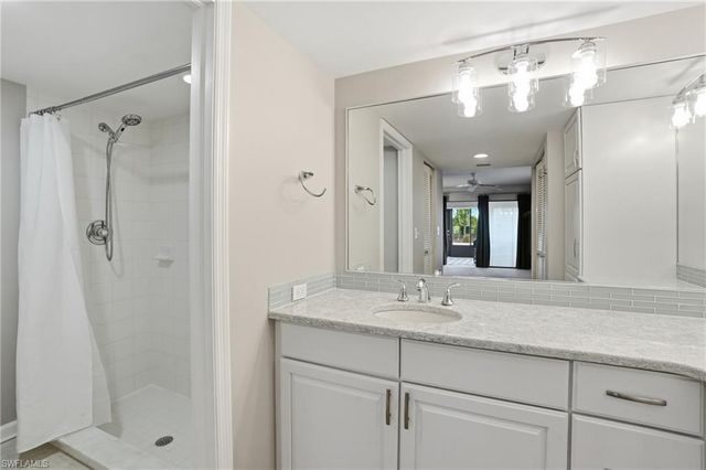 5765 Trailwinds DR 111, Fort Myers, FL 33907