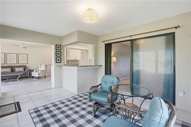 5765 Trailwinds DR 111, Fort Myers, FL 33907