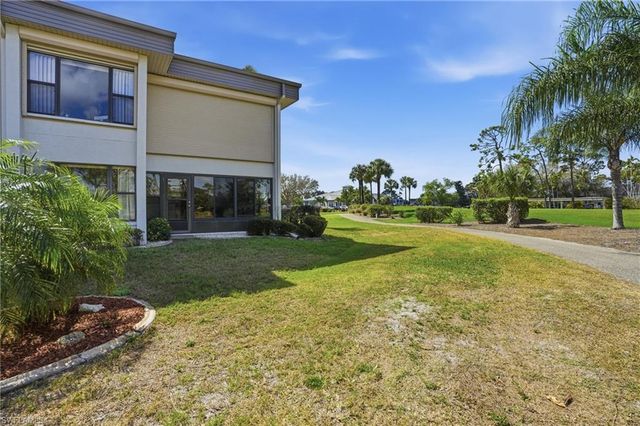 5765 Trailwinds DR 111, Fort Myers, FL 33907