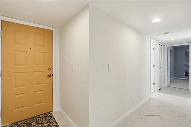 5765 Trailwinds DR 111, Fort Myers, FL 33907