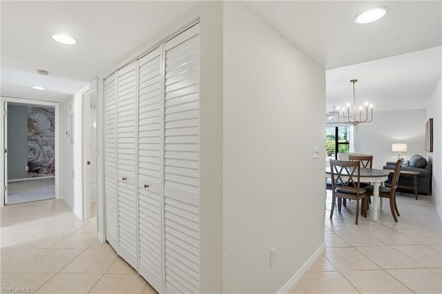 5765 Trailwinds DR 111, Fort Myers, FL 33907