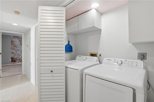 5765 Trailwinds DR 111, Fort Myers, FL 33907