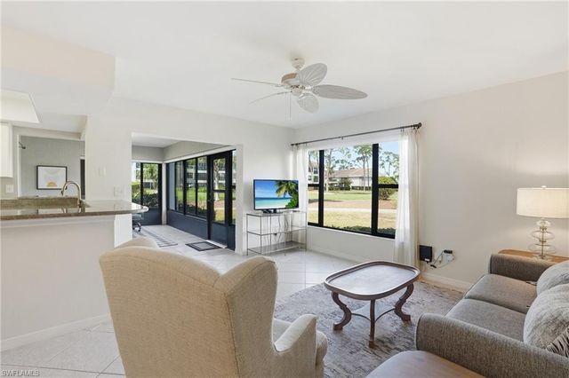 5765 Trailwinds DR 111, Fort Myers, FL 33907