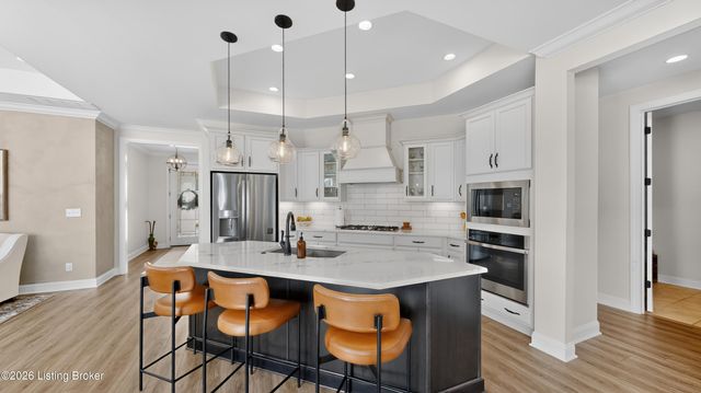 1809 Dressage Cir, Louisville, KY 40245