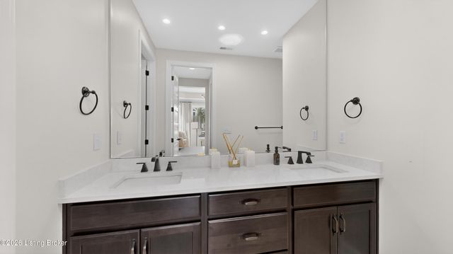 1809 Dressage Cir, Louisville, KY 40245