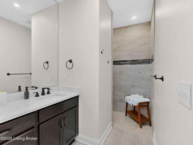 1809 Dressage Cir, Louisville, KY 40245